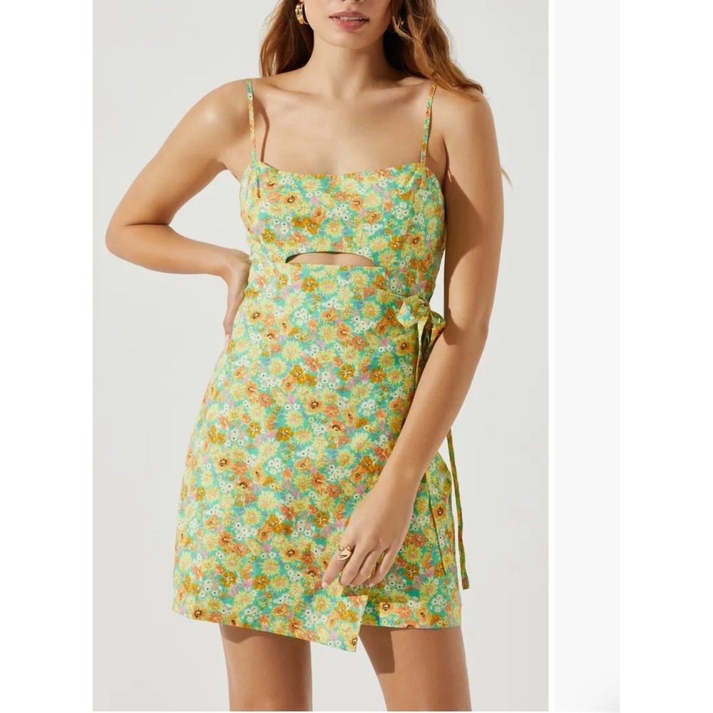 Astr Women's Floral Spring Green Mini‎ Keyhole Wrap Dress Size Small